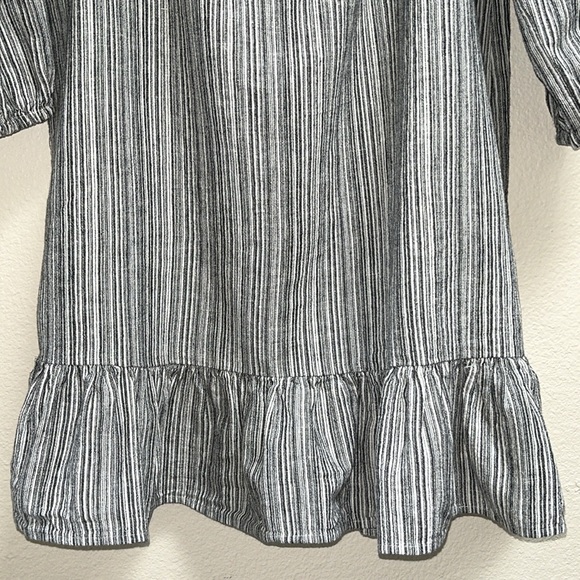 Vince Camuto Off the Shoulder Gray White Striped Dress, Size Small, Linen Blend - Picture 4 of 16
